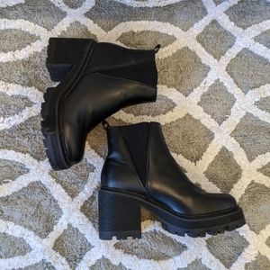 BOOHOO Chunky Black Booties